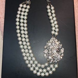 Stunning rhinestone and faux pearl necklace